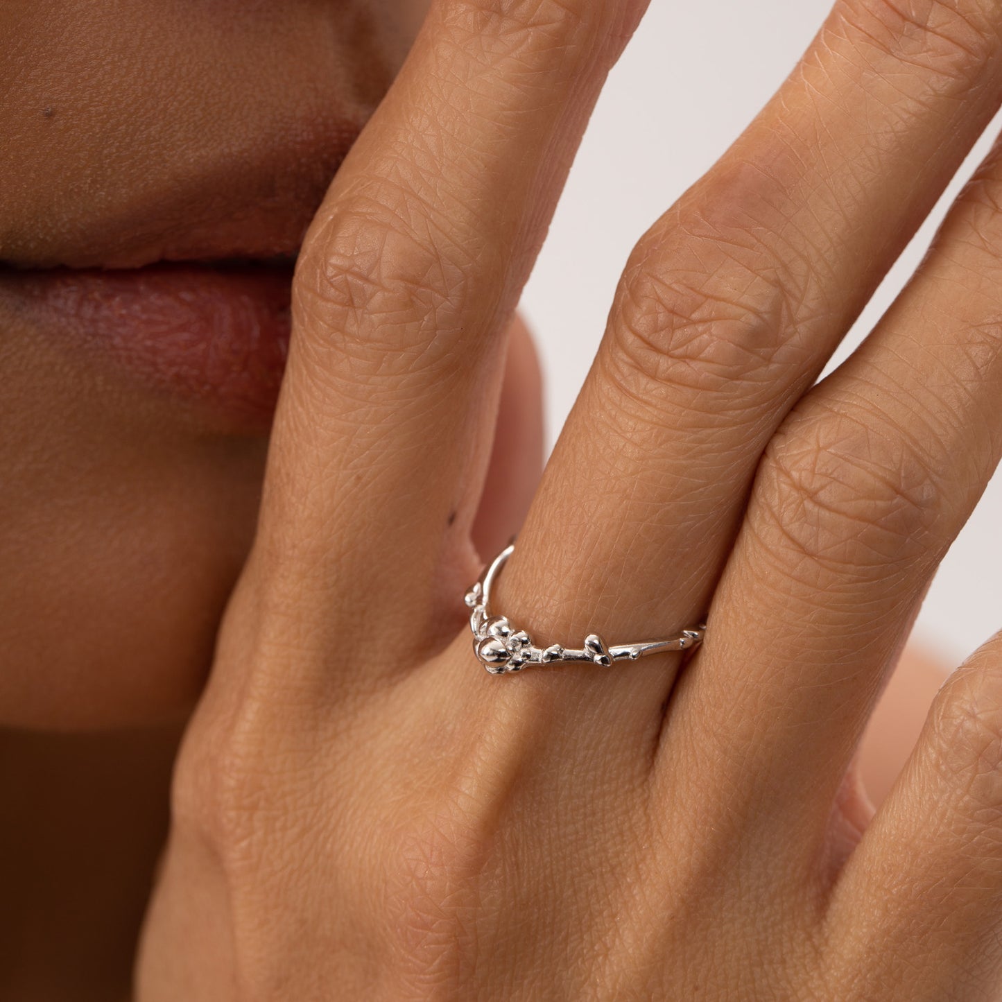 haze silver ring, 925 silver ring, rhodium plated, adjustable, hypoallergenic, detail