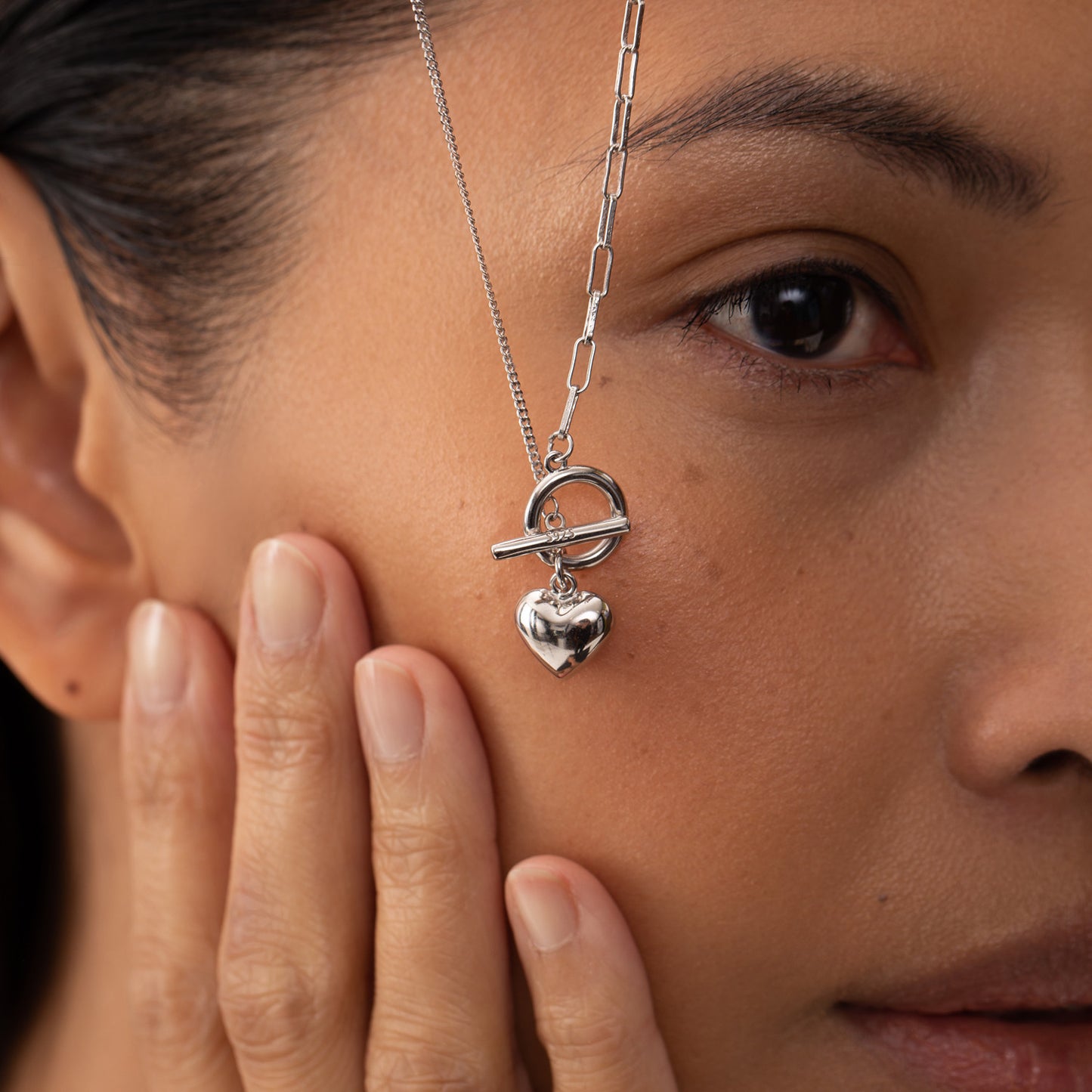 silver heart necklace, 925 silver necklace, rhodium plated, heart shaped, hypoallergenic, close-up