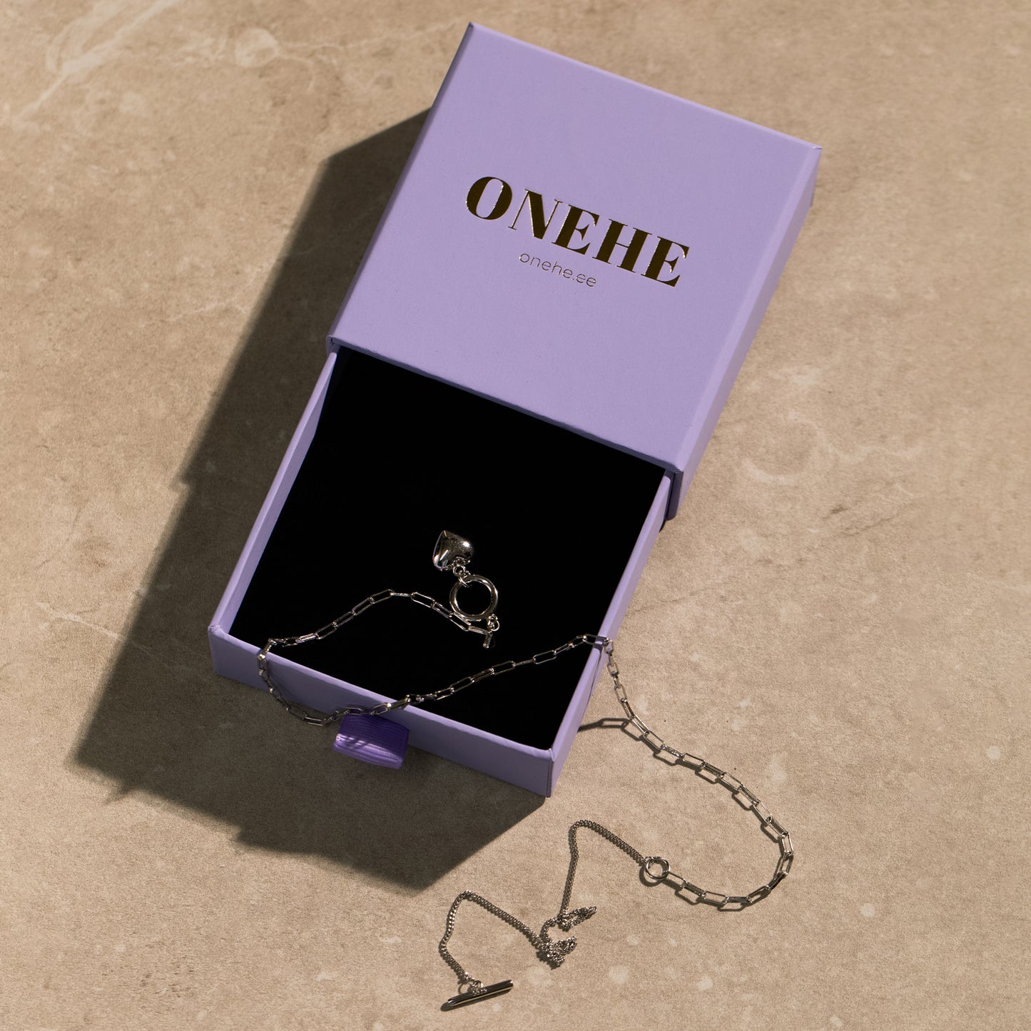silver heart necklace, 925 silver necklace, rhodium plated, heart shaped, hypoallergenic, detail