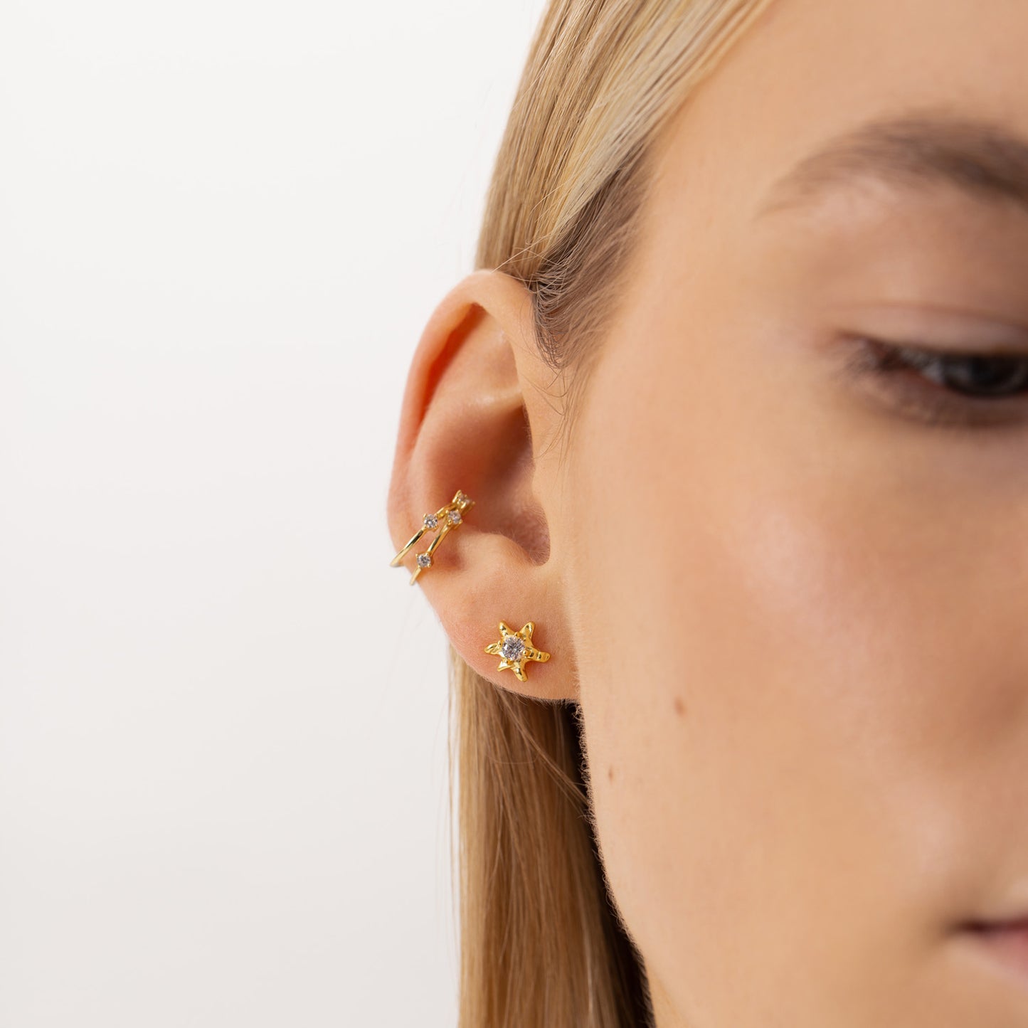 elysium ear cuff, golden ear cuff, 925 silver earrings, 18k gold plated,  cubic zirconia, hypoallergenic, single, second close-up